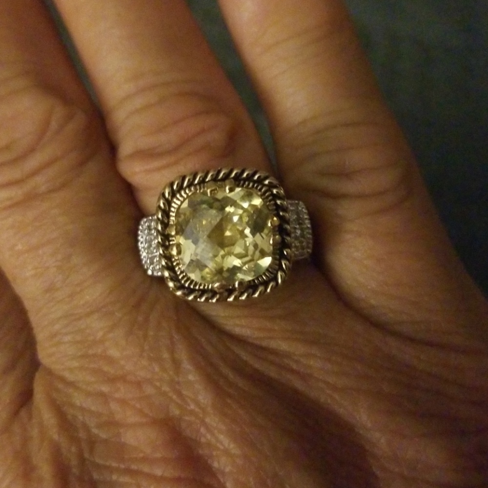 Ring - Picture 3 of 4